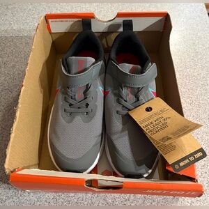 NEW Nike Star Runner 3 Children’s Size 3Y Tennis Shoes Athletic Youth Grey Black